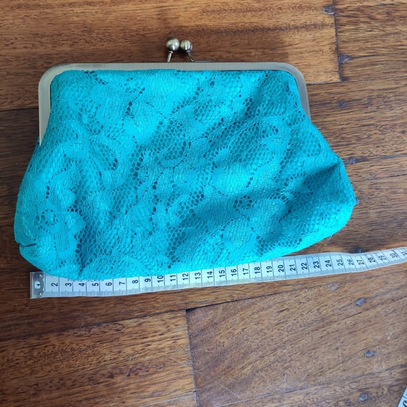 VINTAGE|| Turquoise LACE clutch purse with contrast orange interior - Picture 6 of 9